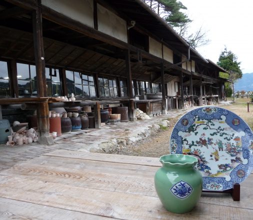 渋草焼】赤絵唐草豆急須（熟練の職人が手掛ける総手描きの逸品